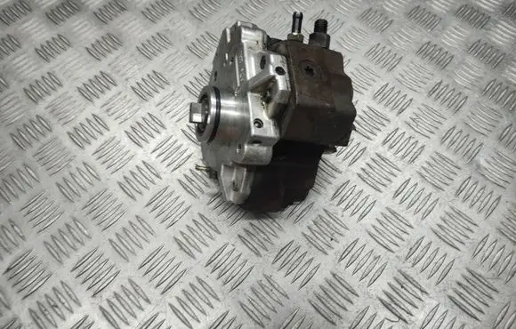 Volvo V70 Fuel injection high pressure pump 0445010043 040554 8642778