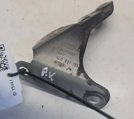 Fender mounting bracket