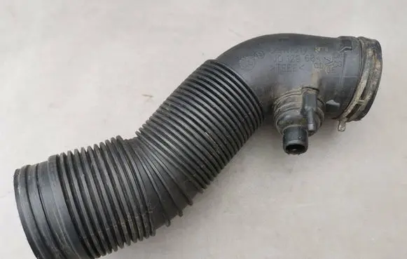 Audi A3 S3 8L Air intake hose/pipe 1J0129684