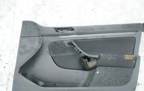 Volkswagen Golf V Front door card panel trim