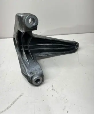 Engine mounting bracket