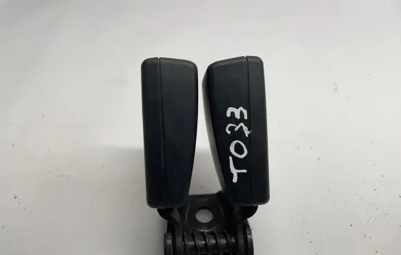 Audi A5 8T 8F Middle seatbelt buckle (rear) 8J8857739