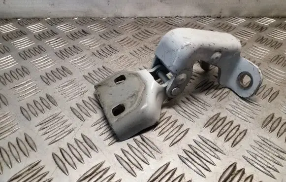 Opel Vivaro Front door upper hinge 311772M