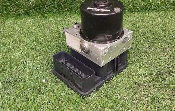Ford Focus ABS Pump 8M512C405CA
