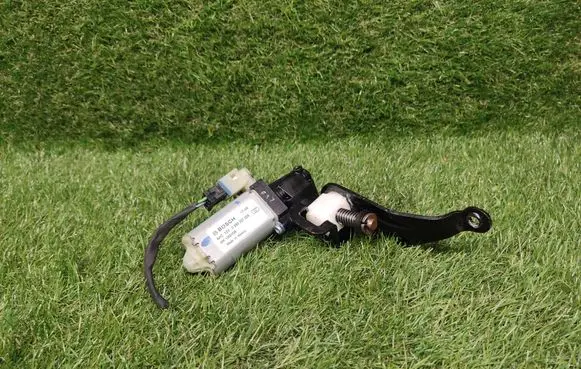 Chevrolet Cruze II Seat adjustment motor 13587025 0390207005