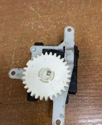 Toyota Avensis T270 Intake manifold valve actuator/motor 0638002160 E1622
