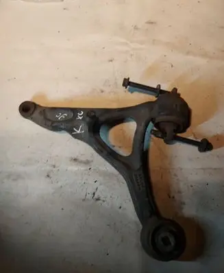 Volvo XC90 Front lower control arm/wishbone 8646613