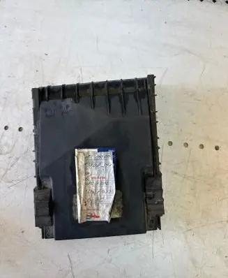 Volkswagen Golf V Fuse box cover 1K0937132F