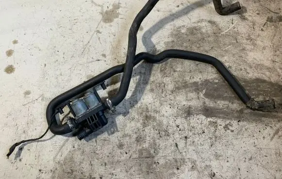BMW X5M E70 Coolant heater control valve 6910544