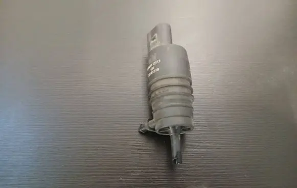 BMW 5 E39 Headlight washer pump E23113 8377613