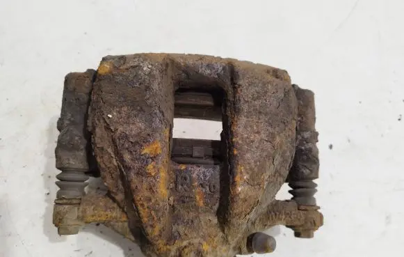 Honda CR-V Front brake caliper