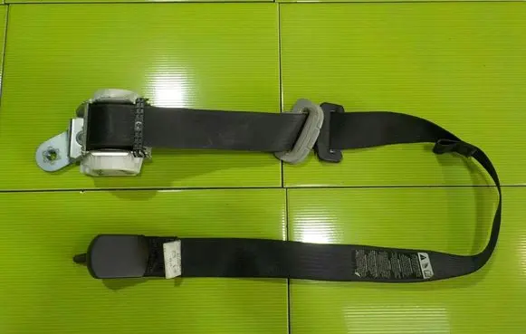 Chrysler Grand Voyager V Rear seatbelt 8AB7 040778