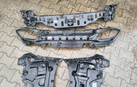 BMW 8 G16 Rear bumper mounting bracket 8075302 8075301