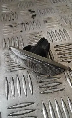 Front fender indicator light