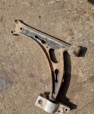 Volkswagen Golf V Front lower control arm/wishbone 1K0407153G