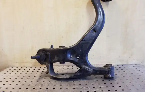 Land Rover Discovery 3 - LR3 Front lower control arm/wishbone