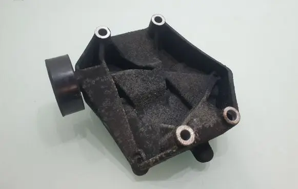 Opel Zafira B Engine mounting bracket 55191338