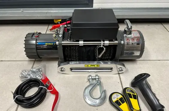 Toyota Hilux (AN120, AN130) Electric tow winch 