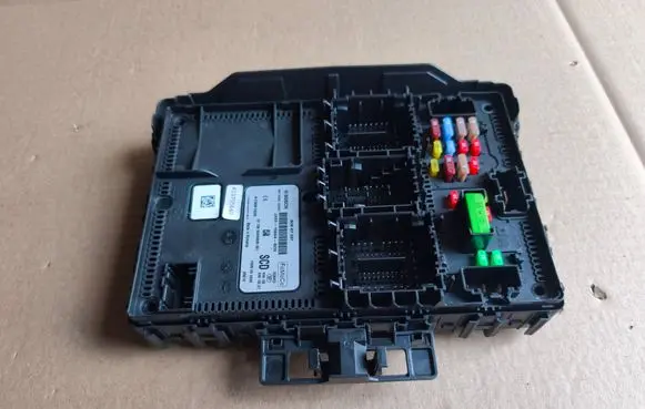 Ford Focus Fuse module JX6T15604SCD