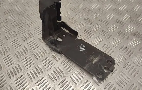 BMW X1 E84 Radiator mount bracket 7117811 5647117811