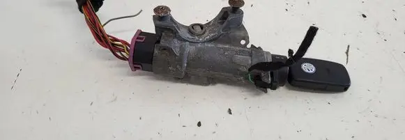 Volkswagen PASSAT B5 Ignition lock 4B0905851A