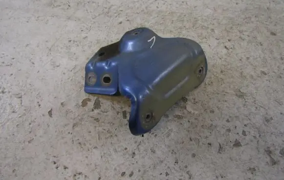 Skoda Fabia Mk3 (NJ) Fender mounting bracket 6V0821141