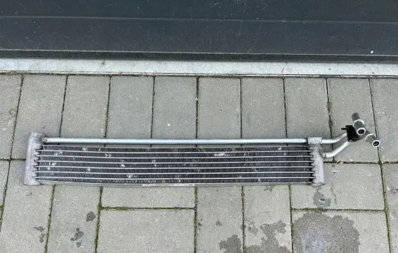 Engine oil radiator