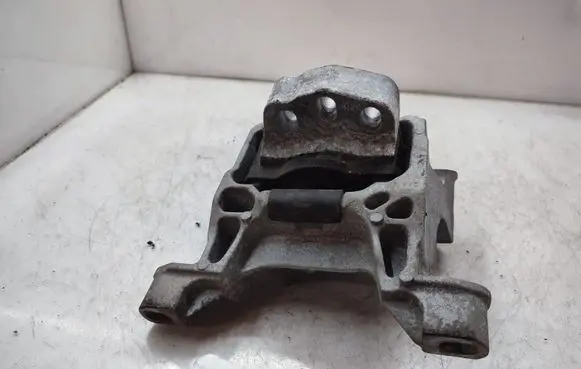 Mazda CX-5 Engine mount bracket 