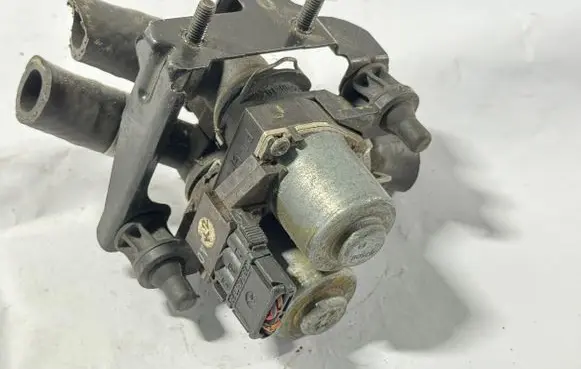 Mercedes-Benz E W210 Coolant heater control valve A0018307784 0018307784 1147412114