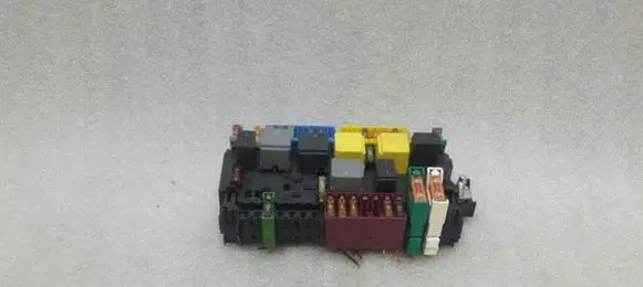 Mercedes-Benz A W176 Fuse module A2469067100