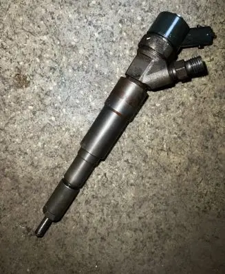 BMW 5 E39 Fuel injector 2354093 0445110029