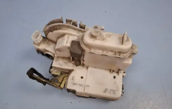 Volkswagen Polo III 6N 6N2 6NF Front door lock 6N1837016E 1HM86254