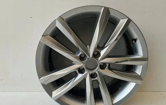 Volkswagen Polo VI R17 alloy rim 2G0601025B
