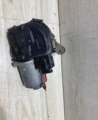 Audi Q3 F3 Front wiper linkage and motor 83B955119