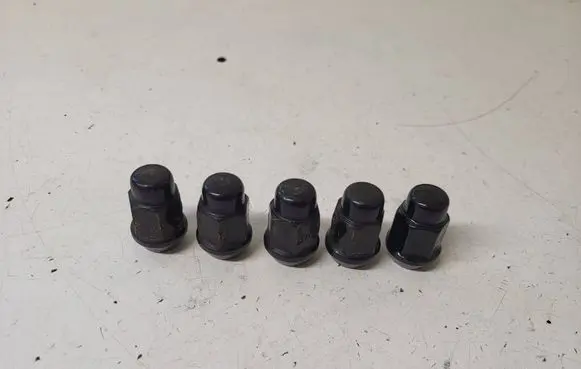 Chevrolet Corvette C7 Nuts/bolts 