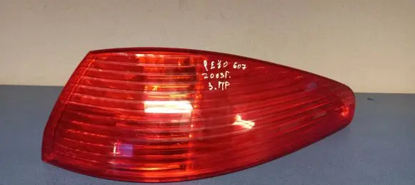Peugeot 607 Rear/tail lights 2543D
