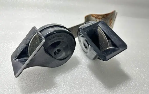 BMW 5 E60 E61 Horn signal 6935988 260CT04B