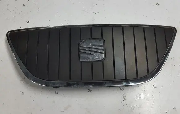 Seat Ibiza IV (6J,6P) Front bumper upper radiator grill 6J0853654B