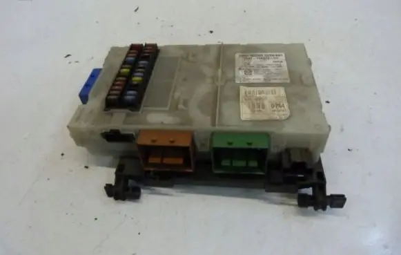 Ford Mondeo MK IV Fuse module 7G9T14A073ED