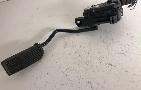 Nissan Almera N16 Accelerator throttle pedal 18002AU410