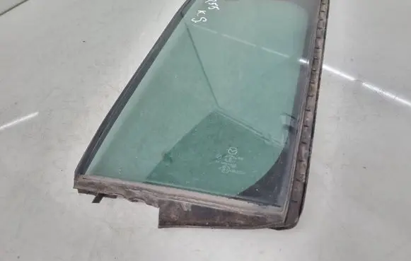 Rear vent window glass