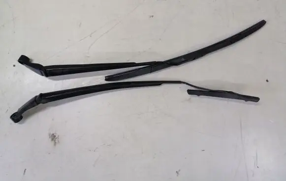Toyota Yaris Cross Front wiper blade arm XM15A