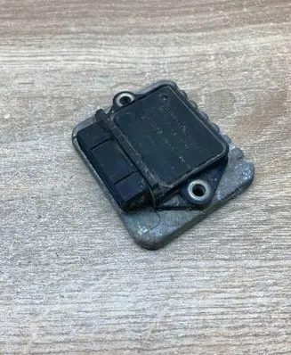 Volkswagen PASSAT B3 Ignition amplifier control unit 191905351B 339373