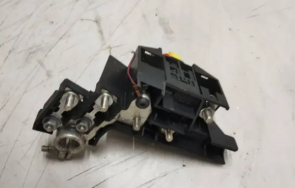 Audi A6 S6 C6 4F Battery relay fuse 4F0915519