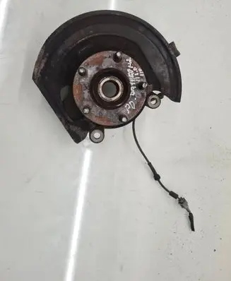 Nissan Qashqai+2 Front wheel hub spindle knuckle