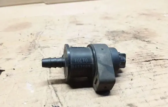 Volvo V70 Vacuum valve 8653909
