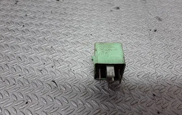 BMW 5 E39 Other relay 61368373700