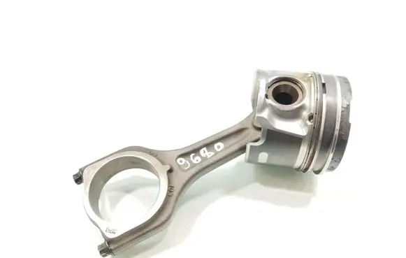 Ford Fiesta Piston with connecting rod 