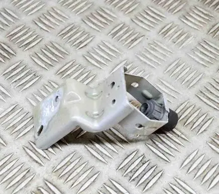 Fender mounting bracket