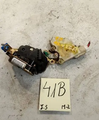 Nissan Almera Front door lock 805004M400